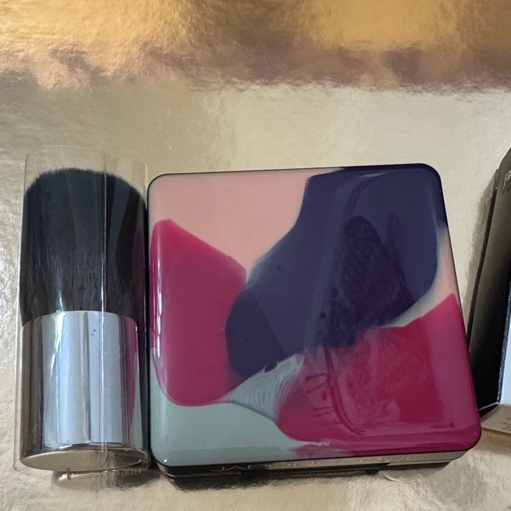 Japonesque Velvet Touch Finishing Powder Shade 3 medium and Free brush